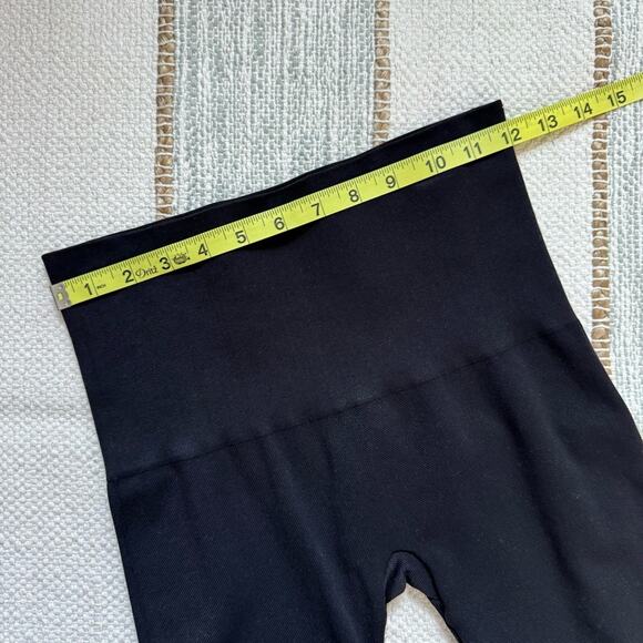 Spanx EcoCare Look at Me Now Very Black High Waisted Cropped Leggings Large - Picture 6 of 9